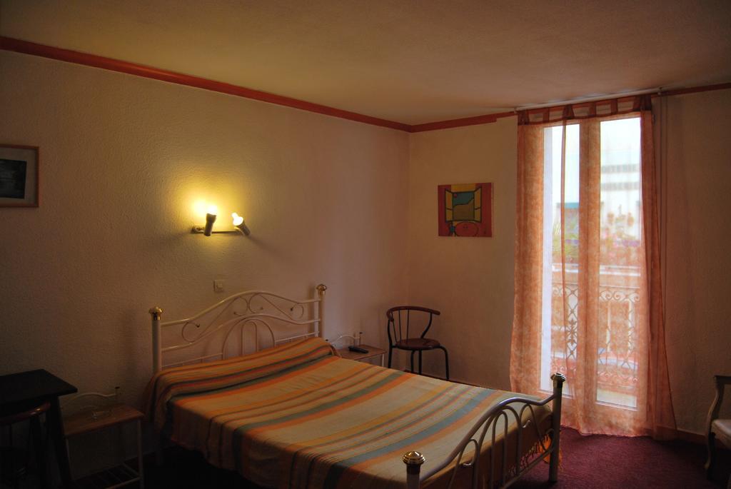 Le Revelois Beziers Room photo